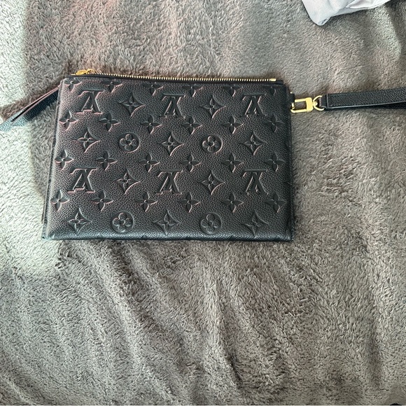 Authentic Louis Vuitton Empreinte Pichette Melanie MM - Picture 2 of 6